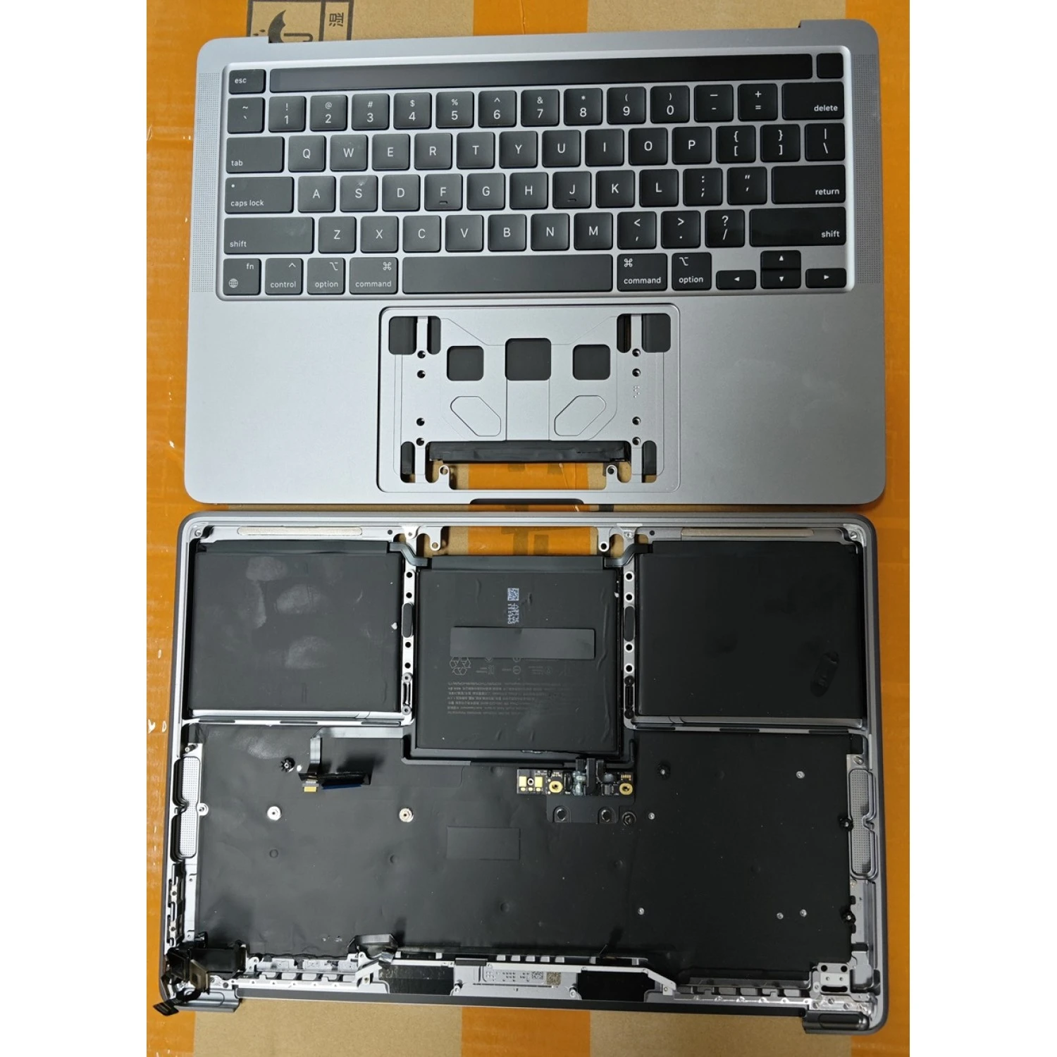 mid frame with keyboard battery for 13" MacBook Pro A2338 (original pull , like new, Canadian English)