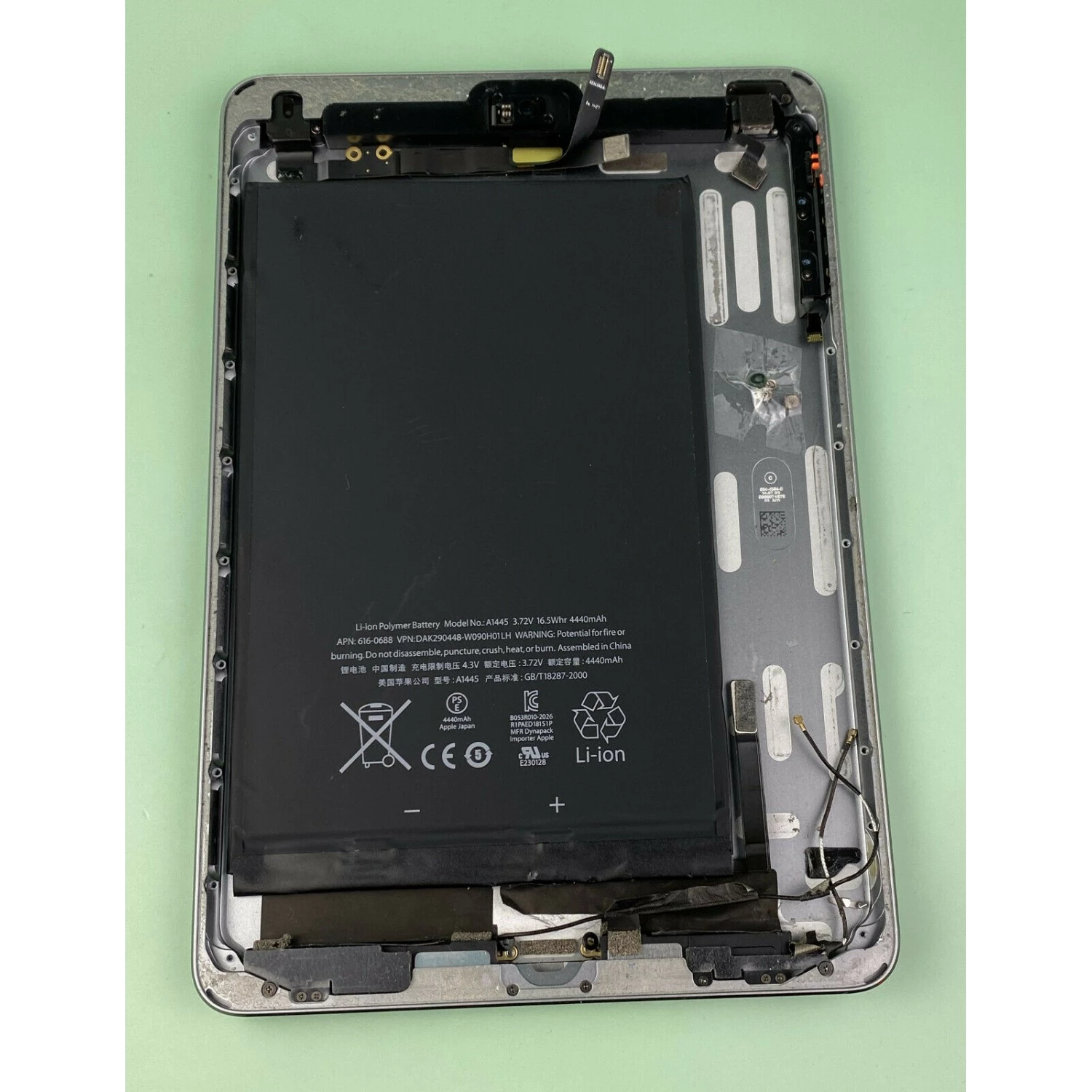 back housing complete for iPad mini ( used, some scratches, original pull)